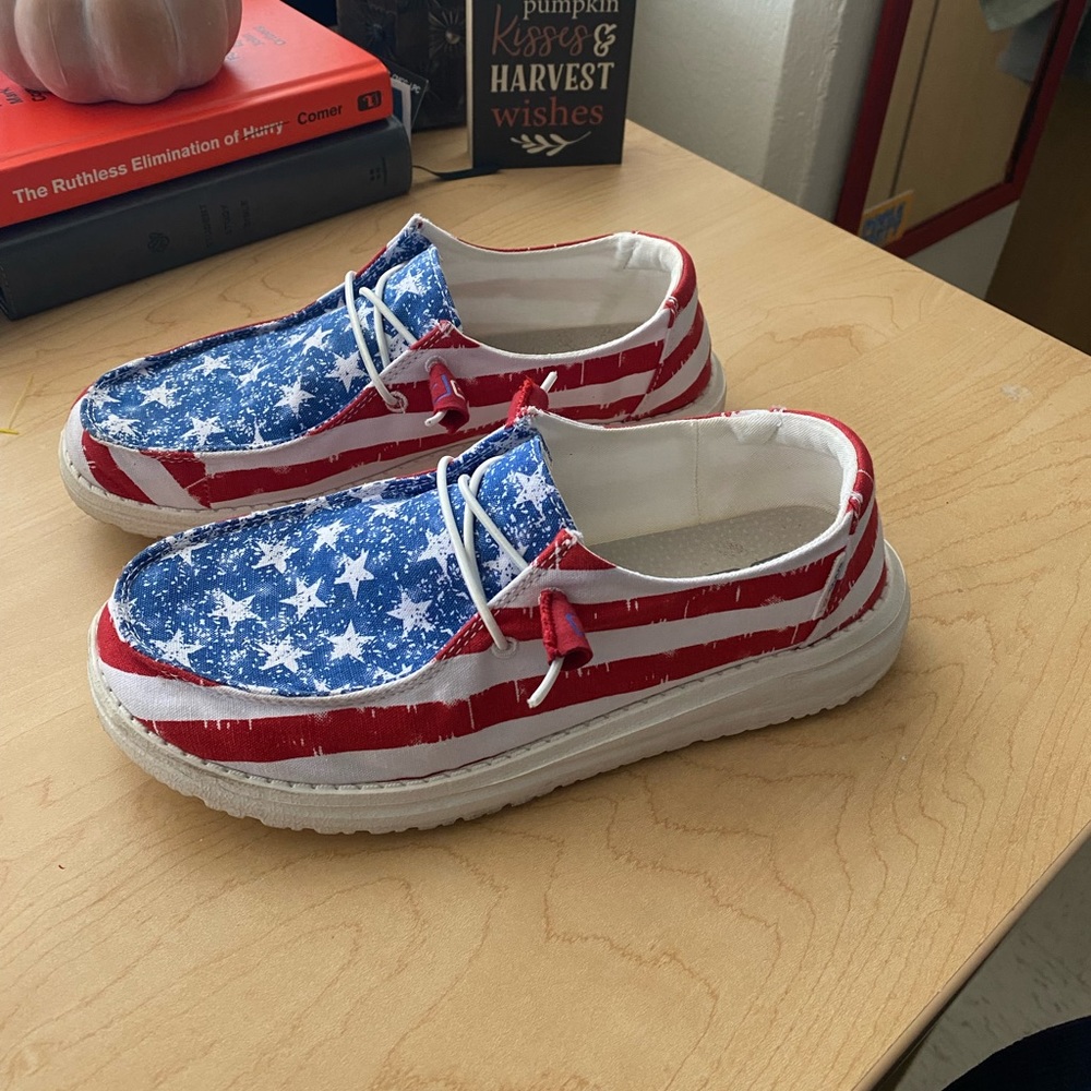 Hey Dudes 🇺🇸